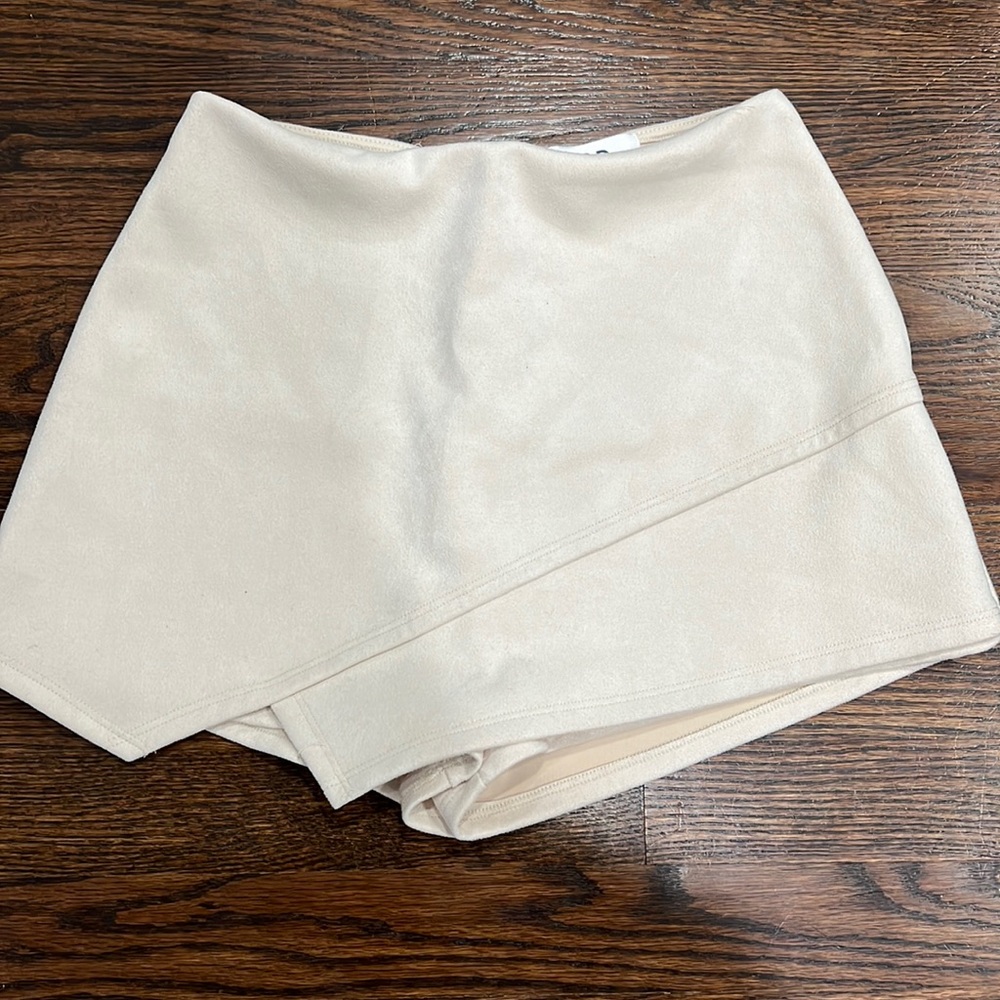 Boutique Velvet cream skort